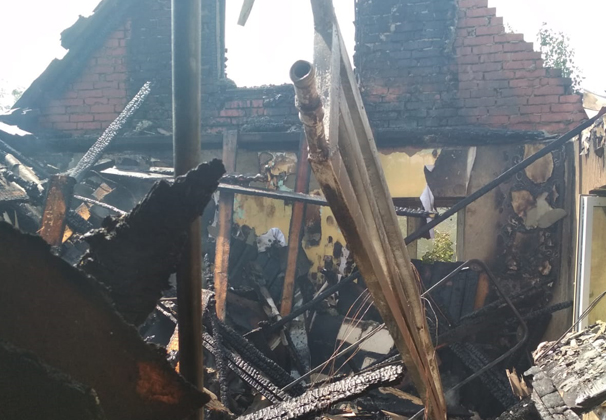 Сегодня на дачах в Усть-Лабинске сгорел дом многодетной семьи