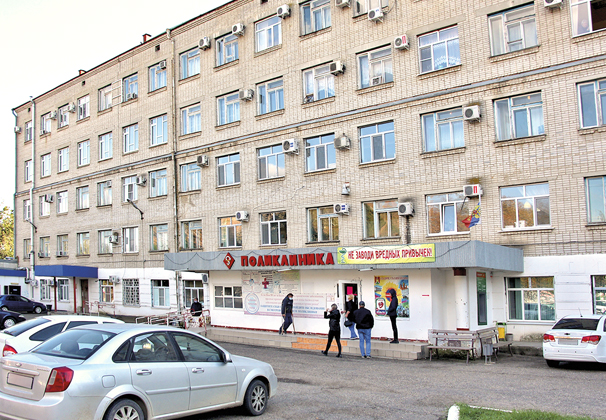 Продолжается капитальный ремонт районной поликлиники в Усть-Лабинске