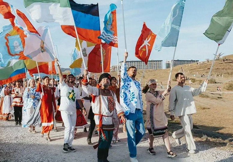 Молодежь Усть-Лабинского района приняла участие в фестивале «Таврида. АРТ» в Крыму