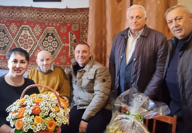 С 100-летием устьлабинца поздравило руководство и Рабочий совет АО «Рассвет»