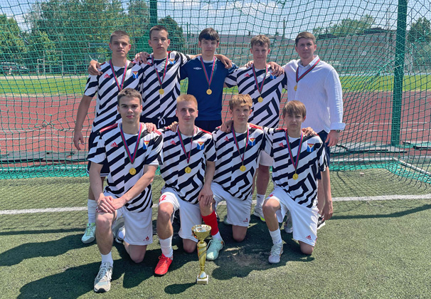 Команда шестой школы выиграла финал Всекубанской спартакиады школьных спортивных лиг по мини-футболу