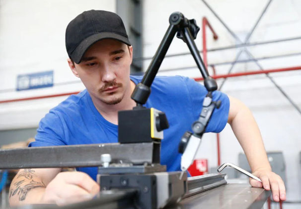 Вениамин Кондратьев: Не менее 75 предприятий региона повысят качество услуг и усовершенствуют рабочие процессы в рамках нацпроекта «Эффективная и конкурентная экономика»