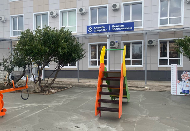 У детской поликлиники Усть-Лабинской ЦРБ скоро появится новая игровая зона