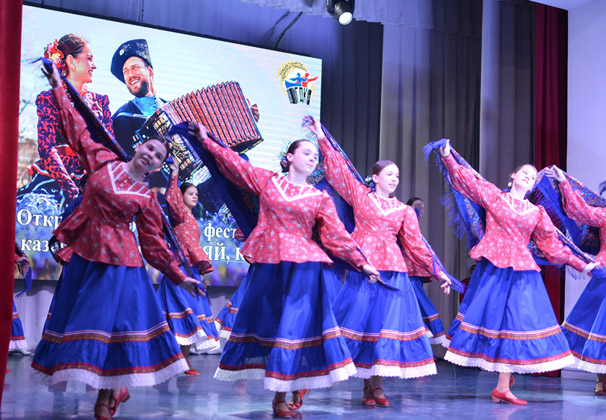 В Усть Лабинске прошел юбилейный фестиваль конкурс «Гуляй, казак!»