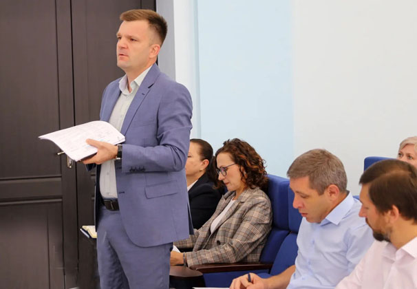На совещании с заместителями и начальниками подразделений администрации района обсудили, как местные власти исполняют обращения граждан