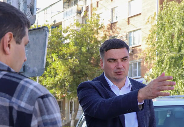 Ход выполнения ремонтных работ на объектах улично-дорожной сети проверил глава города Роман Перевалов