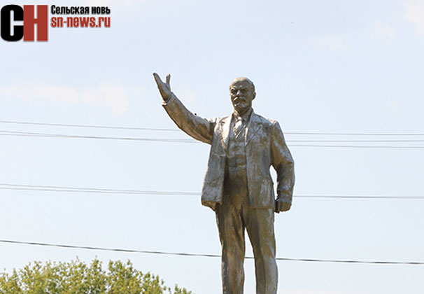 Ленин в районе