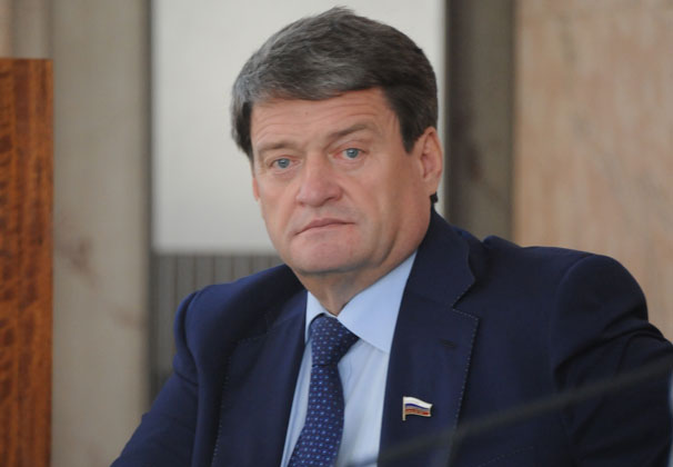 Депутат Госдумы Алексей Ткачев разъяснил, как решить проблему дефицита медицинских кадров на селе