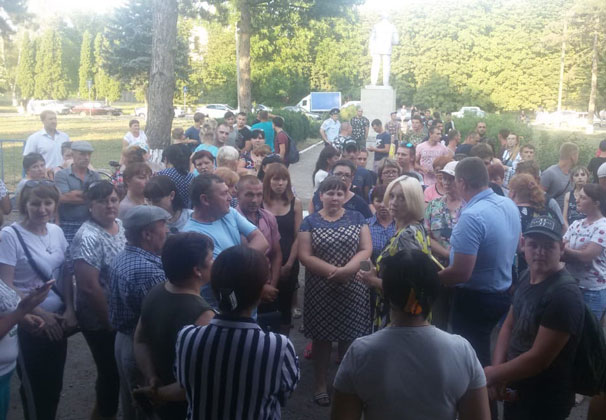 Администрация взяла на контроль ситуацию в Кирпильской