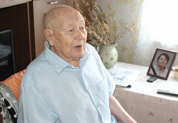 90-летний хирург из Усть-Лабинска на пенсии продолжает общаться с коллегами и давать дельные советы