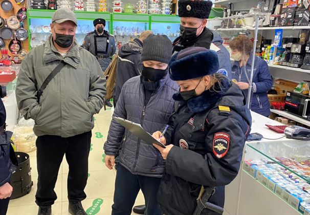 Сотрудниками Отдела МВД России по Усть-Лабинскому району продолжается проводиться работа по предотвращению распространения новой коронавирусной инфекции на территории района