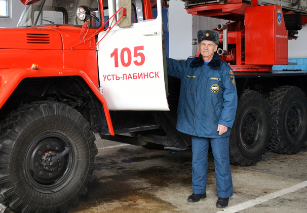 Устьлабинец 35 лет работает за рулем пожарного автомобиля