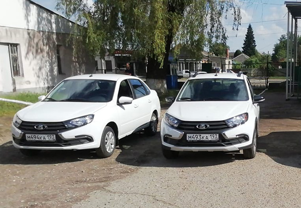Усть-Лабинская ЦРБ получила три новых автомобиля по госпрограмме «Развитие здравоохранения»