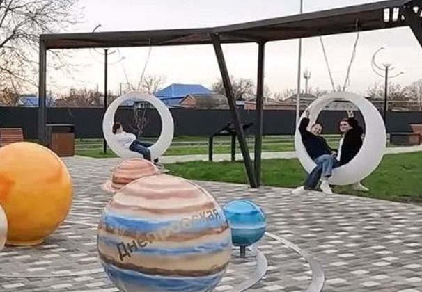 А фонтаны будут с музыкой и подсветкой