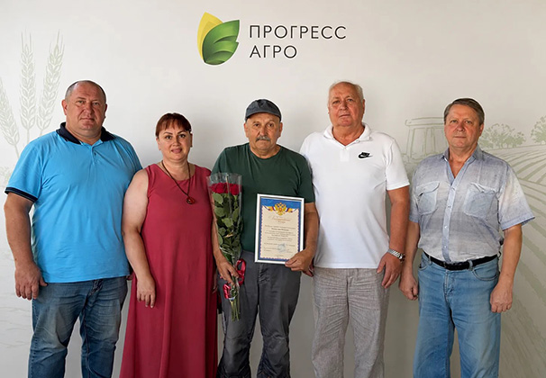 В АО «Рассвет» поздравили с 70-летним юбилеем электрогазосварщика  спеццеха Петра Денисова